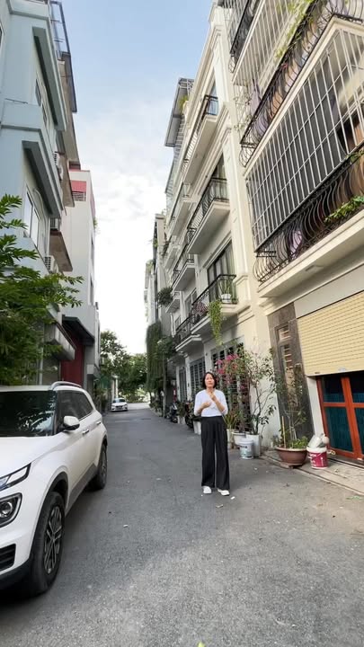 Đất Thạch Bàn - Bát Khối 66m² giá 10.56 tỷ - Sổ vuông đẹp, ô tô tránh nhau!