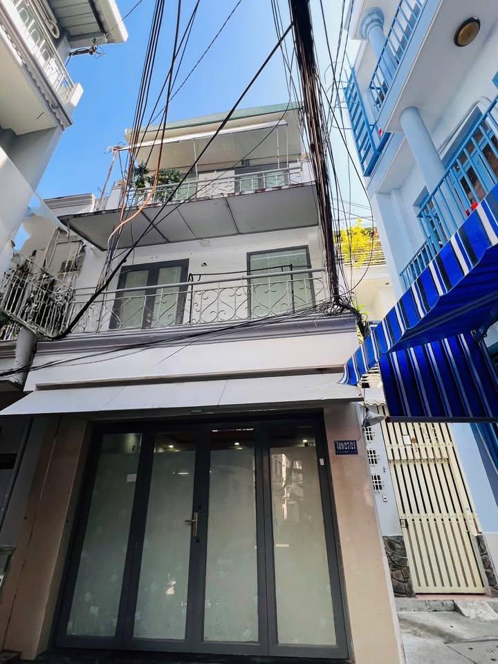 Nhà phố Hẻm 489 Huỳnh Văn Bánh 28m² giá 5.45 tỷ - Khu dân trí cao, xe hơi vào tận nhà!