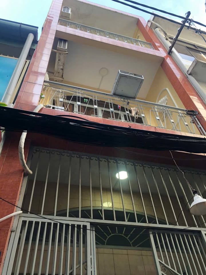 Nhà hẻm 257 Đoàn Văn Bơ, quận 4, 24m² giá 4.7 tỷ - Không thể bỏ lỡ!