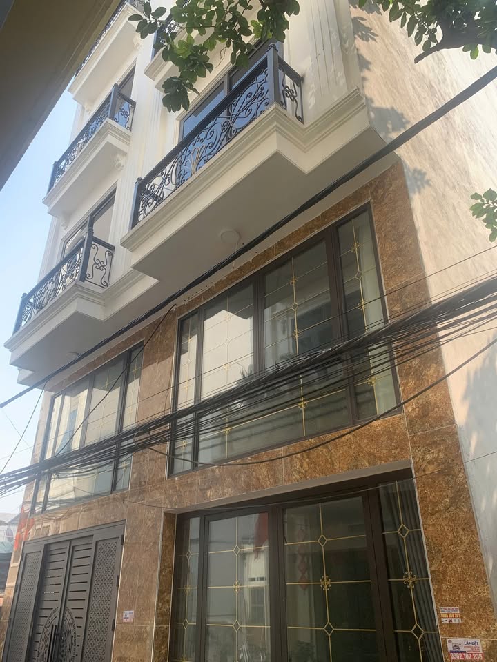 Nhà bán Đông La 50m² giá 5 tỷ - Thiết kế sang trọng, ô tô đỗ cửa!