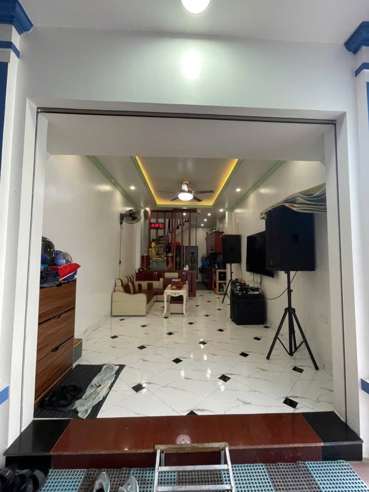 Nhà đẹp Tả Thanh Oai 32,8m² giá 5,25 tỷ - Khu dân trí cao!