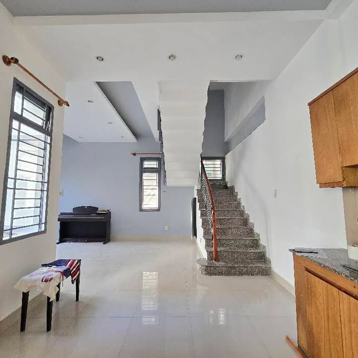 Nhà bán Hoàng Diệu Phú Nhuận 48m² giá 10.7 tỷ - Khu yên tĩnh, hẻm xe hơi