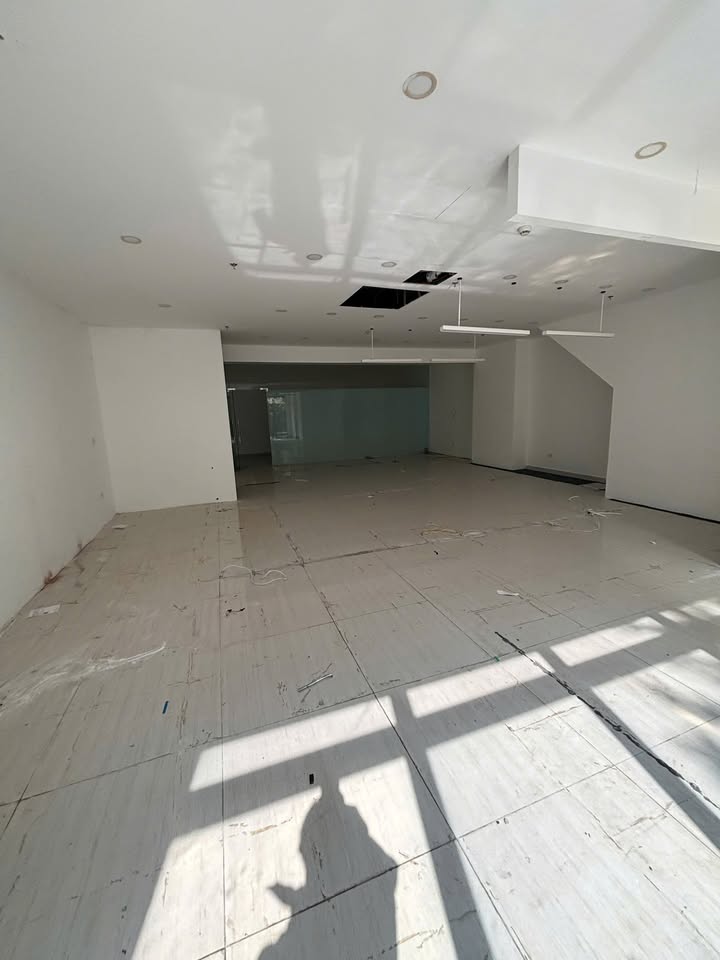 Shophouse cho thuê tại chung cư Thái Hà 122m² giá 22 triệu - Kinh doanh lý tưởng!