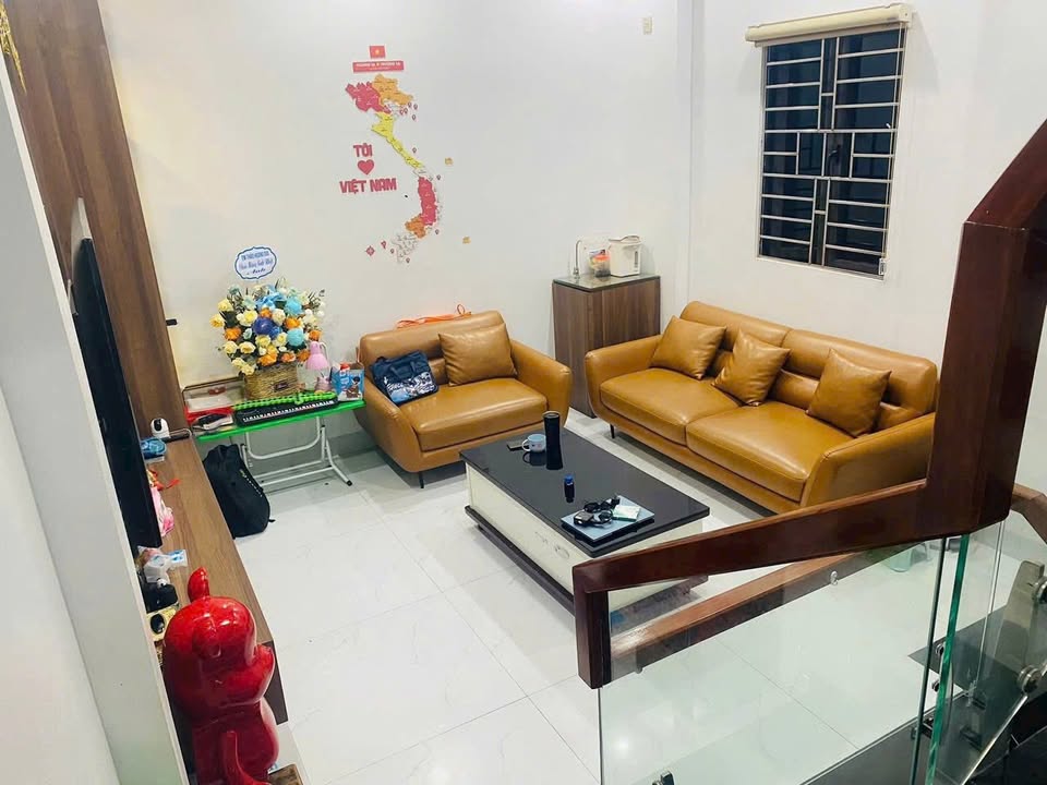 Nhà 4 tầng mặt đường Nguyễn Gia Thiều, Hải Dương - Giá chỉ 4 tỷ, full nội thất!