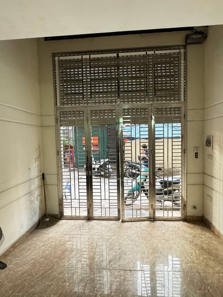 Nhà nguyên căn 5 tầng tại Ngõ 158 Nguyễn Khánh Toàn, Cầu Giấy - Cho thuê 17 triệu/tháng