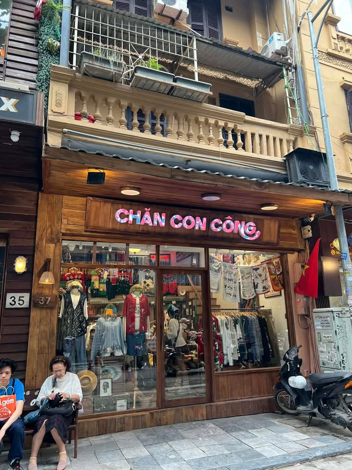 Nhà mặt phố Hàng Da, quận Hoàn Kiếm, 30m² giá 30 triệu - Vị trí đắc địa cho kinh doanh!