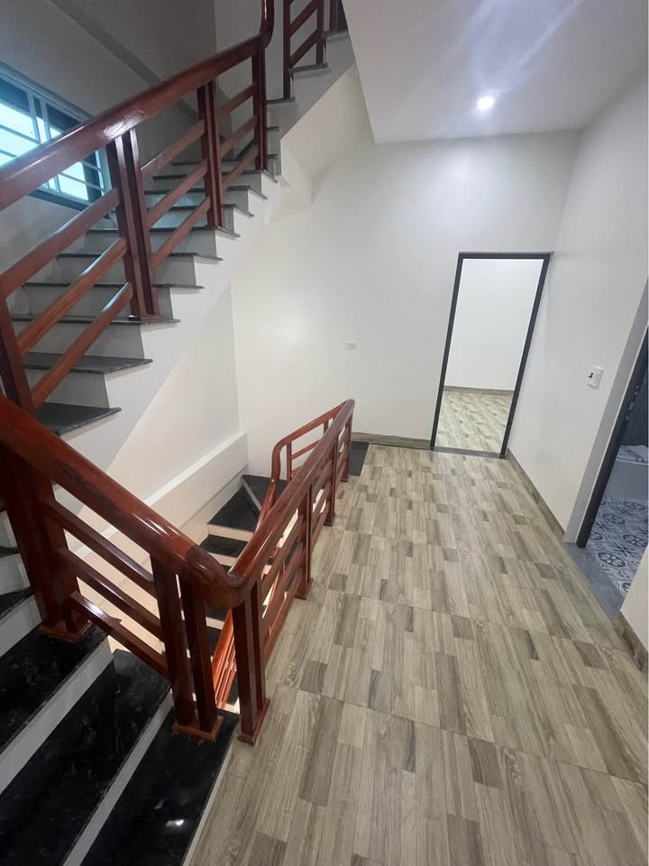 Nhà 3 tầng Ninh Tiến 66m² giá 3 tỷ - Hướng Đông Nam, đầy đủ tiện nghi!