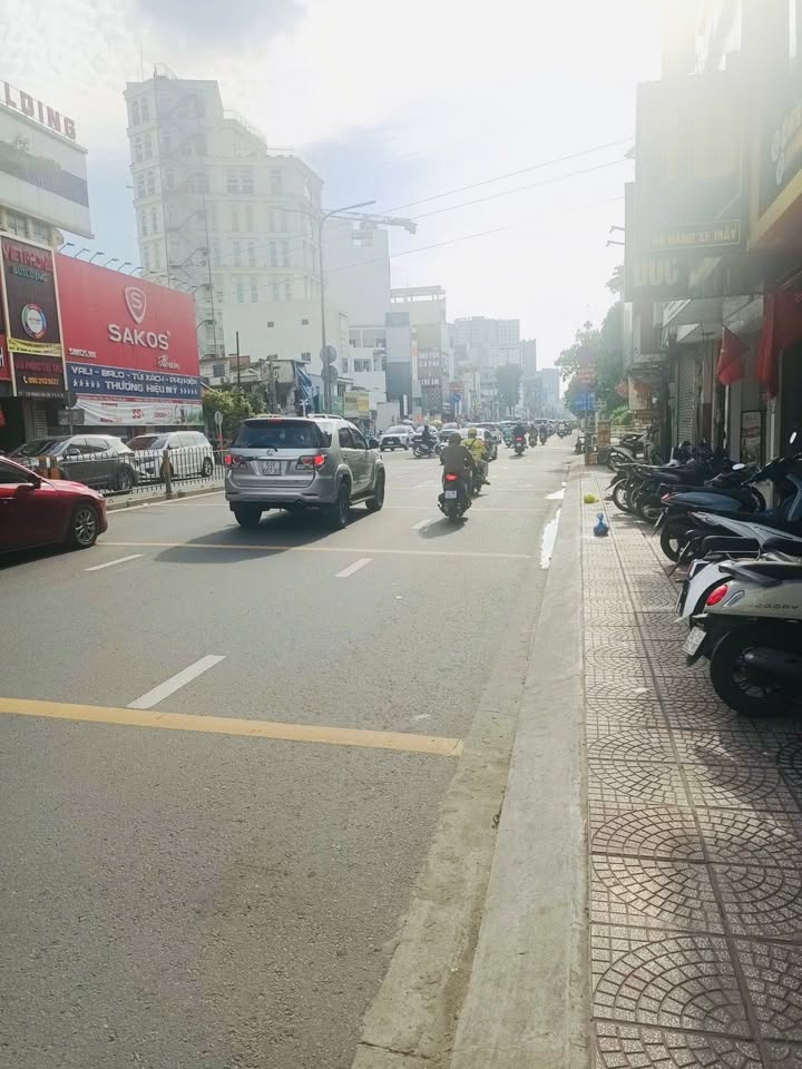 Nhà mặt tiền Hoàng Văn Thụ, Tân Bình 64m² giá 13.1 tỷ - Cơ hội đầu tư tốt!