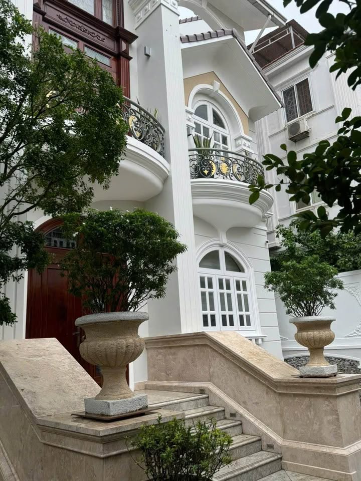 Biệt thự Thảo Điền Quận 2 giá chỉ 72 tỷ - Sổ hồng chính chủ, hoàn công đầy đủ!