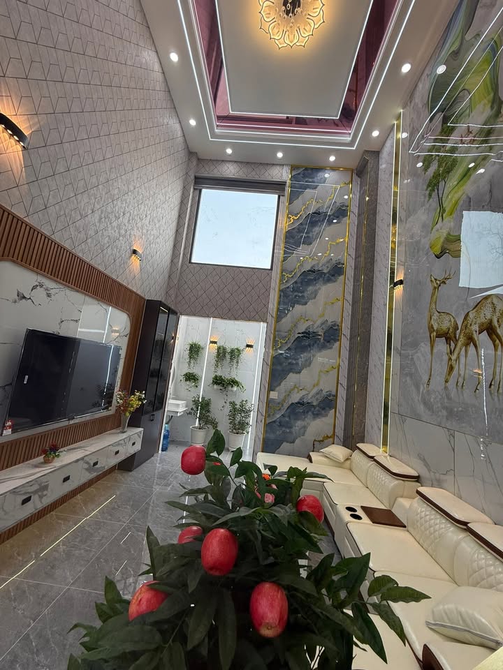 Nhà đẹp quận 12, 67.5m² giá 7.4 tỷ - Full nội thất, gần Metro!