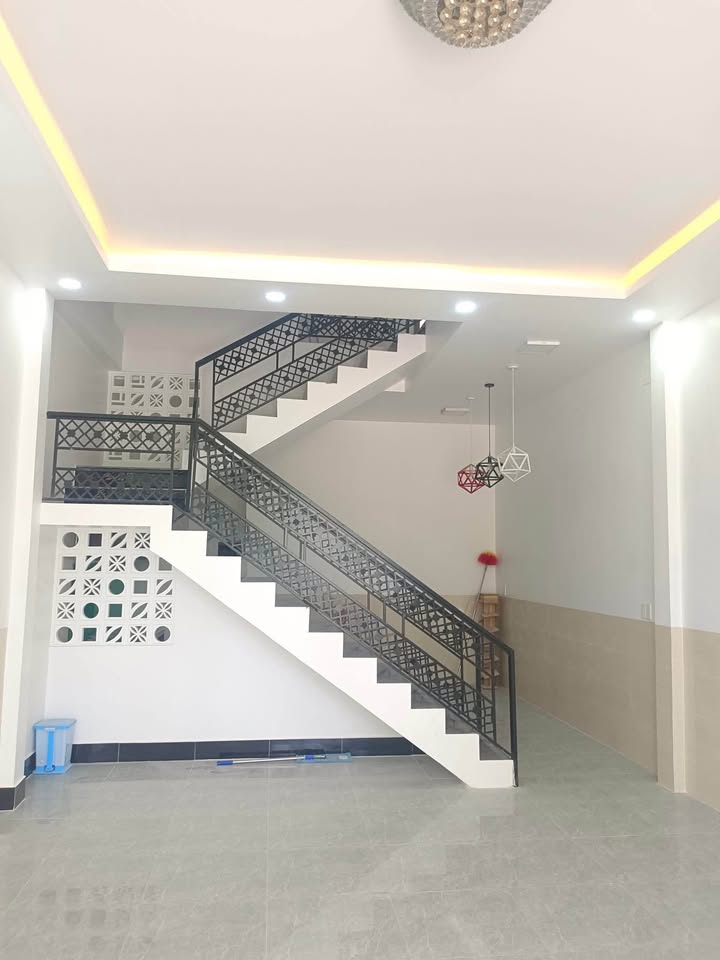 Nhà phố Châu Phú A, Châu Đốc 90m² giá 2.6 tỷ - Sẵn sàng ở ngay!