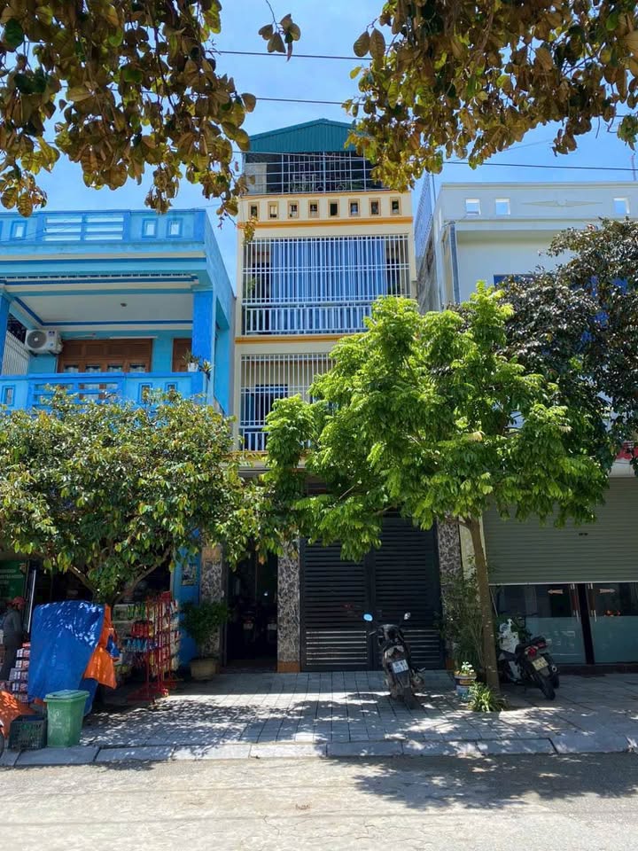 Nhà 3 Tầng Đẹp tại Đường Đoàn Thị Điểm, Trường Sơn, Sầm Sơn 100m² chỉ 3 tỷ - Gần bãi biển!