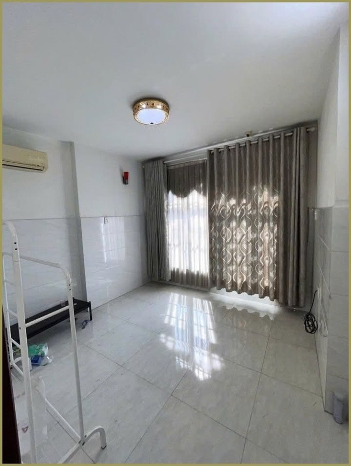 Nhà nguyên căn mặt tiền Tân Phước, quận 10, 38m² giá 25,5 triệu - Phù hợp cho nhóm làm việc!