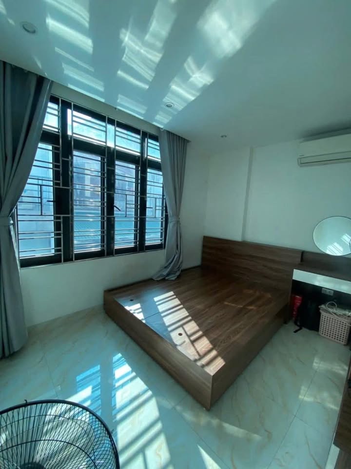 Nhà cho thuê Hoàng Quốc Việt 4 triệu/tháng - Vị trí đắc địa, ô tô đỗ cửa!