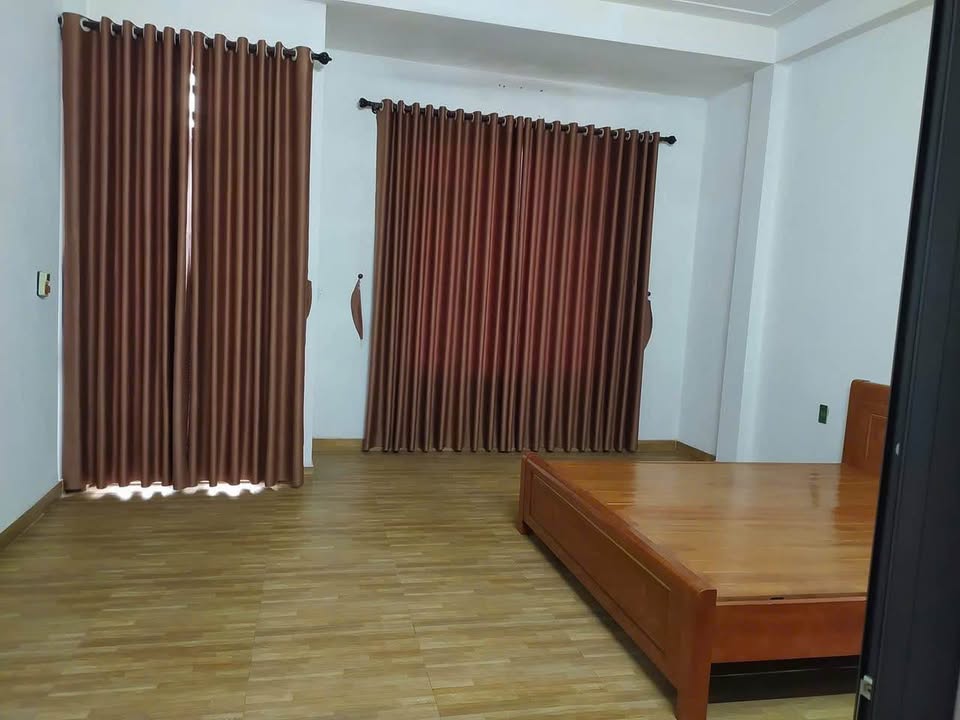 Cho thuê nhà 3 tầng mặt đường Kỳ Đồng, Thái Bình - Phù hợp mở văn phòng, kinh doanh online