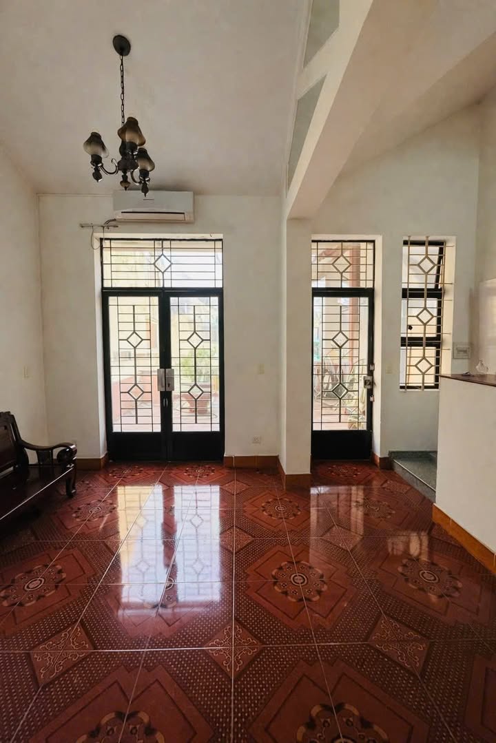 Biệt thự cổ xưa tại CMT8, P13, Quận 10 - 175m² giá 33.95 tỷ - Cơ hội sở hữu hiếm có!