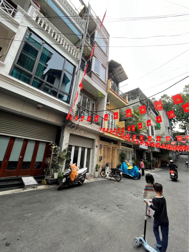 Nhà phố Hoàng Hoa Thám Ba Đình 56m² giá 20 tỷ - Thiết kế hợp lý, ô tô vào tận nơi!