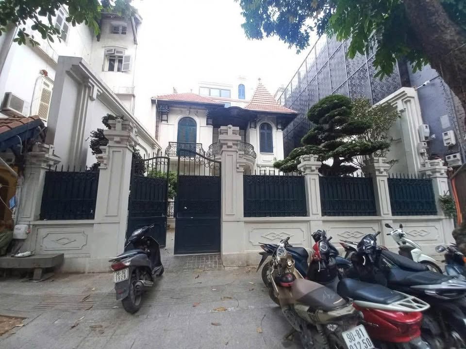 Biệt thự cho thuê phố Chân Cầm Hoàn Kiếm 530m² - Kinh doanh đa dạng