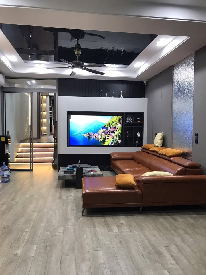 Nhà 3 tầng mới đẹp tại Cửa Nam, TP Vinh - Giá chỉ 6 tỷ VND!