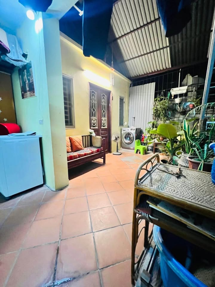 Nhà riêng Quán Thánh 30m² giá 8 tỷ - Vị trí cực đẹp, sân chung thoáng mát!