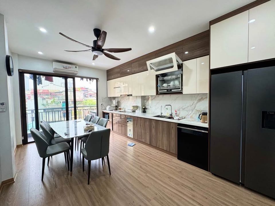 Nhà đẹp Đống Đa 61m² giá thỏa thuận - Kinh doanh hiệu quả tại phố Nguyễn Chí Thanh!