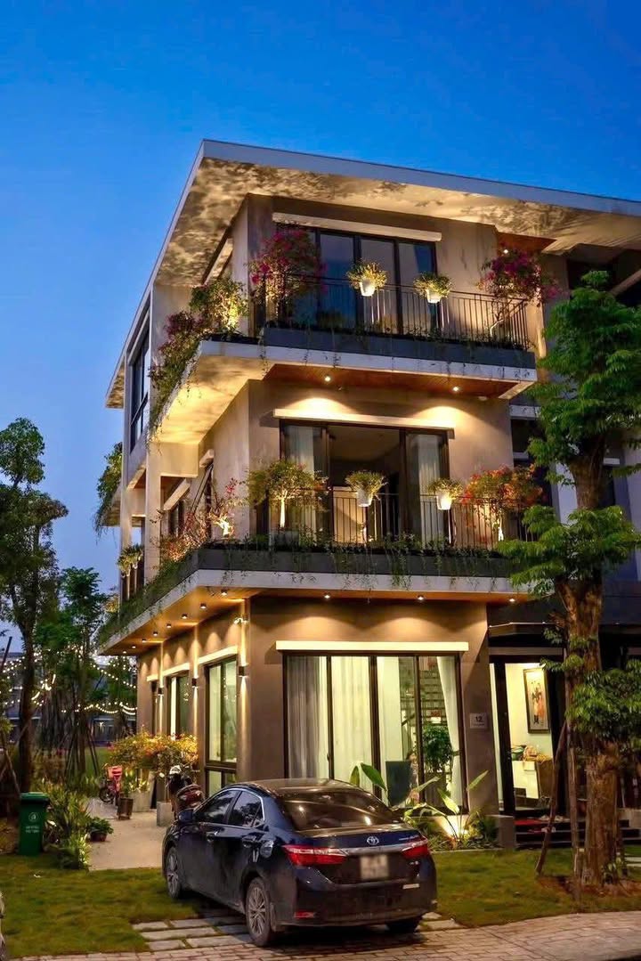 Biệt thự mái thái 3 tầng Hòa Cường Bắc 100m² giá 13.x tỷ - Giảm 1,5 tỷ cực hot!