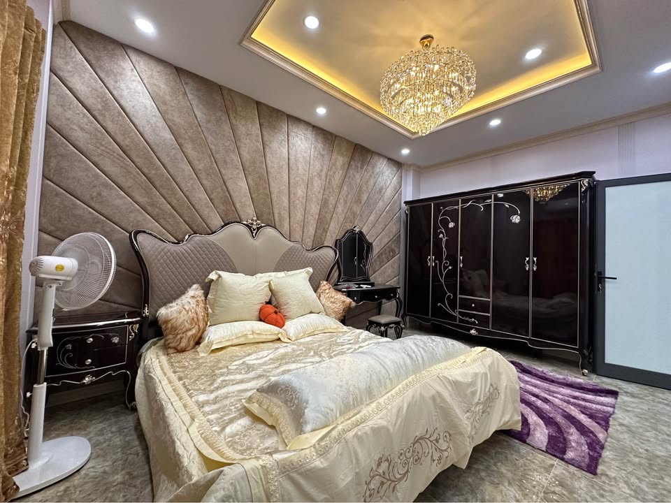 Biệt thự 3 tầng Hòa Xuân 200m² giá thương lượng - Sân vườn đẹp, hồ cá Koi!