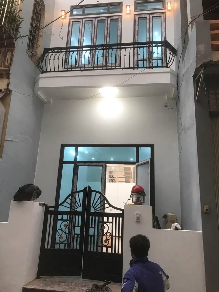 Nhà 2 tầng Phú Sơn 54m² giá 3 tỷ - Chính chủ bán gấp, ô tô đậu trước nhà!