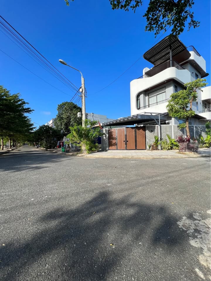 Bán đất tặng nhà cấp 4 tại Đường Vùng Trung 12, Đà Nẵng 100m² - Giá chỉ 5.1 tỷ!