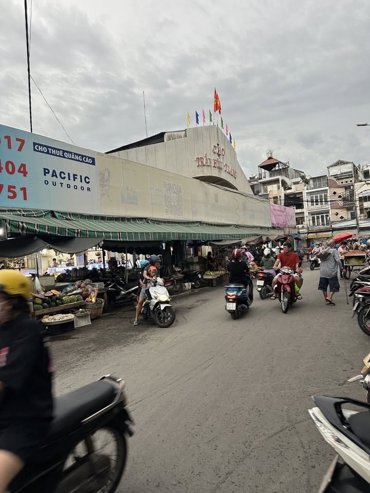 Bán gấp FrontHouse mặt tiền Trần Hữu Trang Phú Nhuận 40m² chỉ 3 tỷ - Sổ hồng riêng