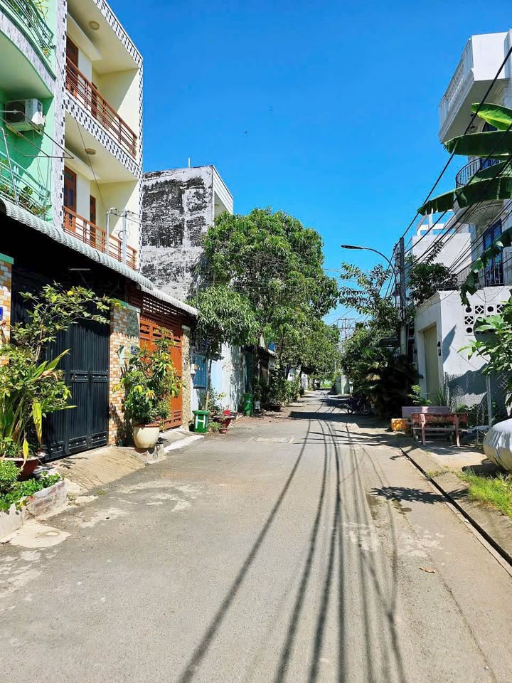 Nhà 2 tầng Phú Hữu 56m² giá 3 tỷ - Khu dân trí cao, sẵn sàng ở ngay!