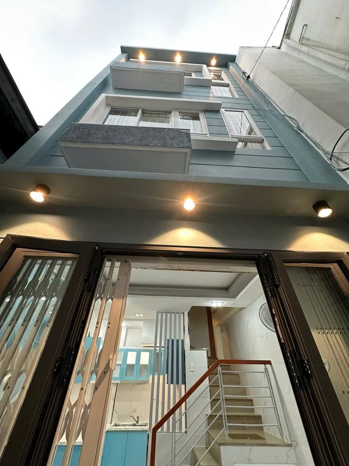 Nhà bán đường Sư Vạn Hạnh, quận 5 - Diện tích 23m² - Sổ hồng riêng, giá chỉ 3.75 tỷ!