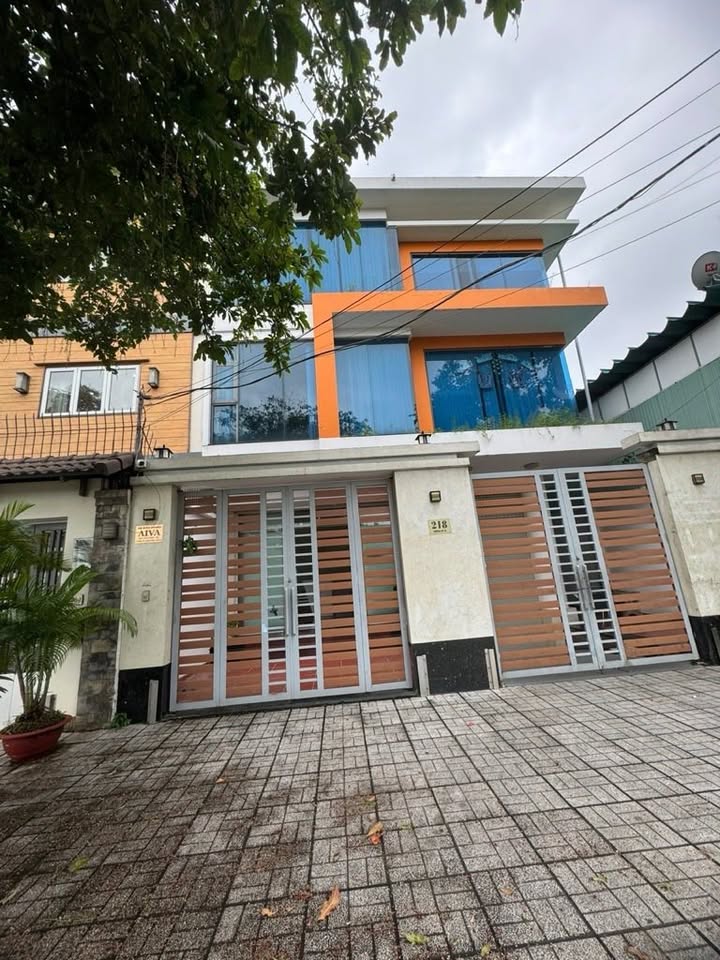 Biệt thự hiện đại mặt tiền lớn tại Bình Trị Đông B, Bình Tân - Giá 34.5 tỷ