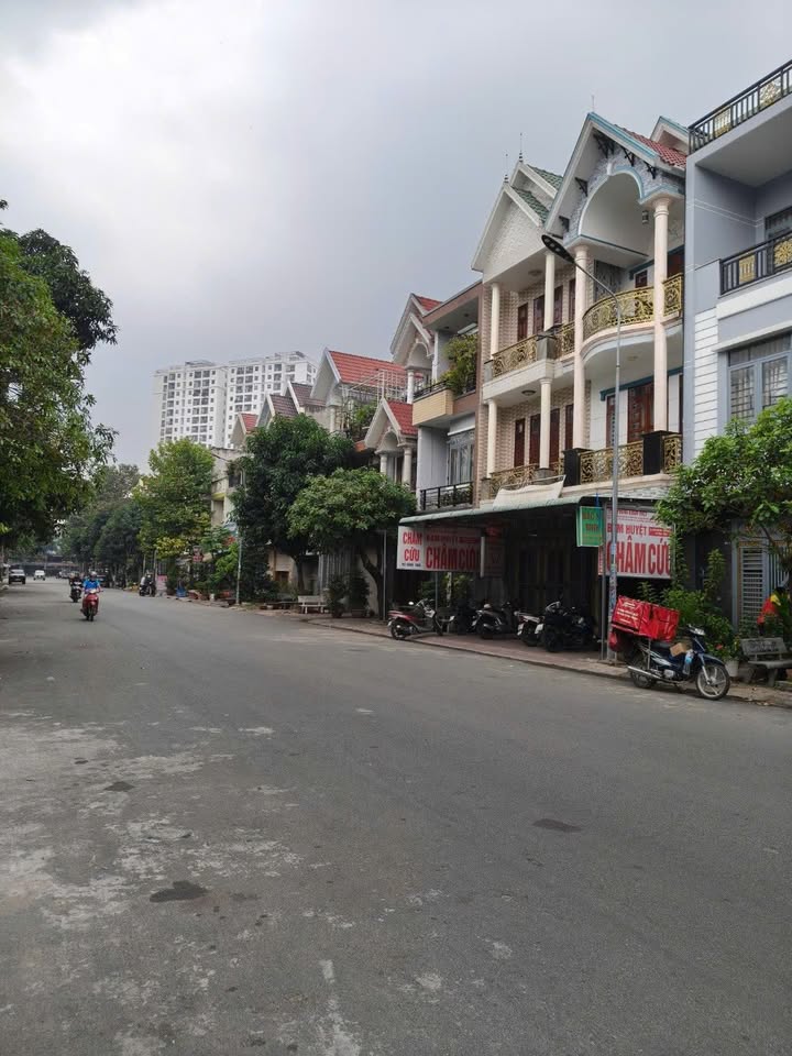 Nhà phố mặt tiền đường Lý Thường Kiệt, Dĩ An 76m² - Giá 6.5 tỷ, thương lượng ngay!