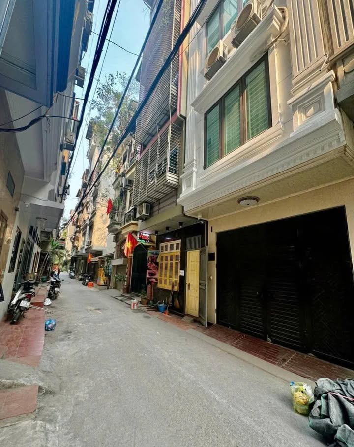 Nhà phố Trần Quốc Hoàn, Cầu Giấy, 40m² giá 13 tỷ - Kinh doanh sinh lời!