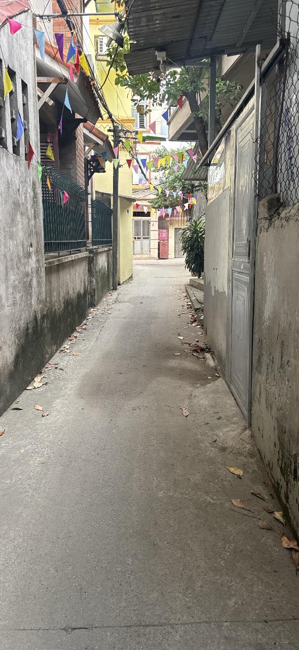 Đất Đông Ngạc 33m² giá 5.9 tỷ - Sổ đỏ chính chủ, giao dịch ngay!