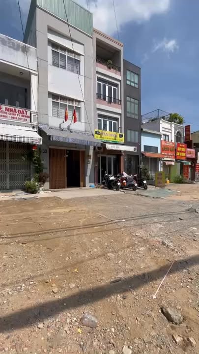 Nhà FrontHouse Trường Chinh, Tân Bình 122m² giá 27 tỷ - Đầu tư sinh lợi cao!