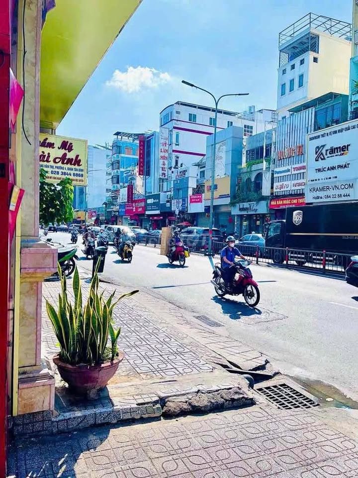 Nhà Hoàng Văn Thụ, Quận Tân Bình 74m² giá 19 tỷ - Vị trí đắc địa gần triển lãm!