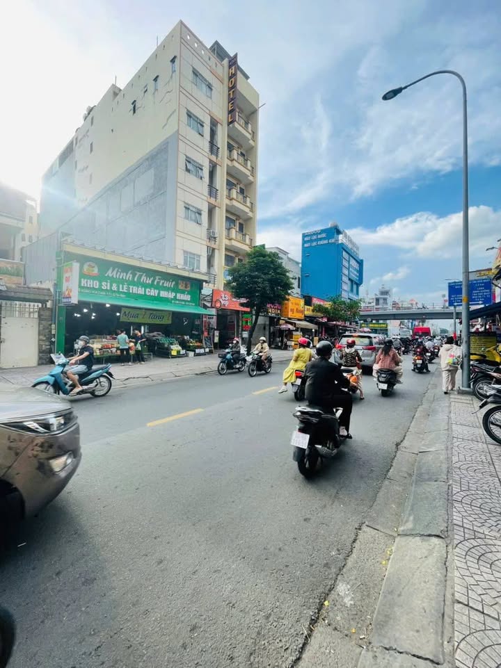 Nhà mặt tiền Hoàng Hoa Thám, Quận Tân Bình 340m² giá 79 tỷ - Cơ hội đầu tư sinh lợi!