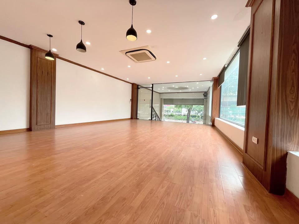 Văn phòng cho thuê đường Nguyễn Xiển, Thanh Xuân 80m² chỉ 10 triệu - Không gian làm việc lý tưởng!