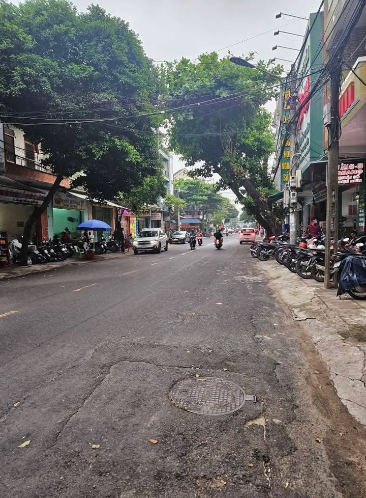 Mặt tiền Lê Thánh Tôn, Tuy Hòa 98m² giá 5.5 tỷ - Kinh doanh sầm uất