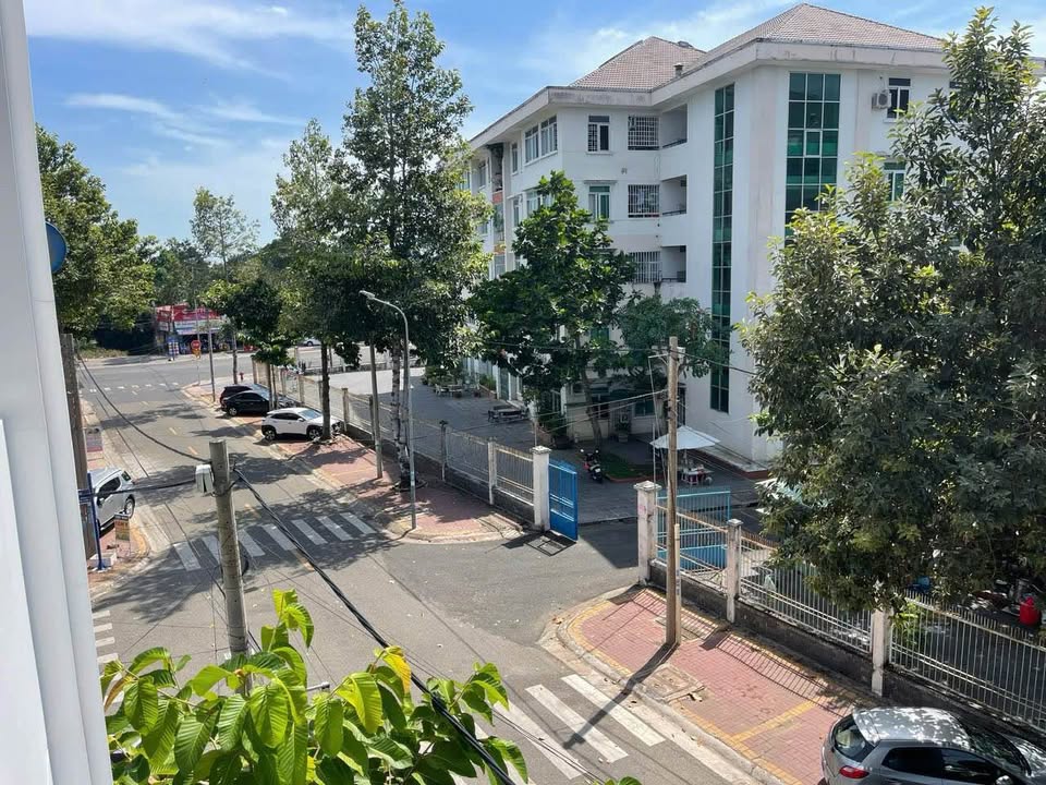 Nhà 1 trệt 3 lầu mặt tiền đường Lê Chân, Bà Rịa 95m² giá 5.15 tỷ - Vị trí đắc địa gần Chung cư Long Tâm!