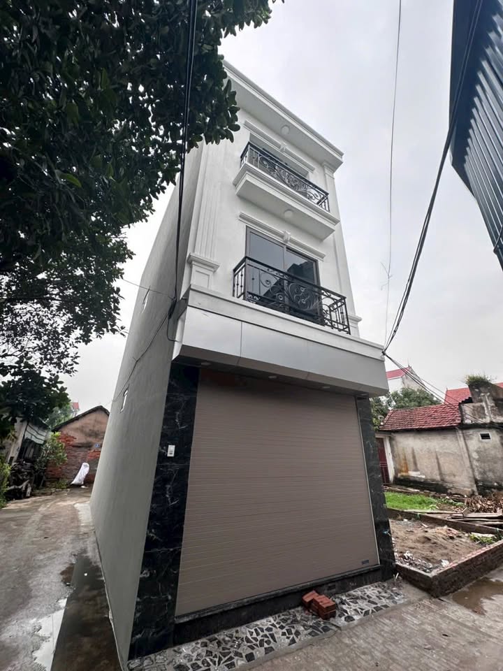 Nhà 3 tầng Đắc Sở, Hoài Đức 43m² giá 3 tỷ - Vị trí tiện lợi, ô tô đỗ cửa!