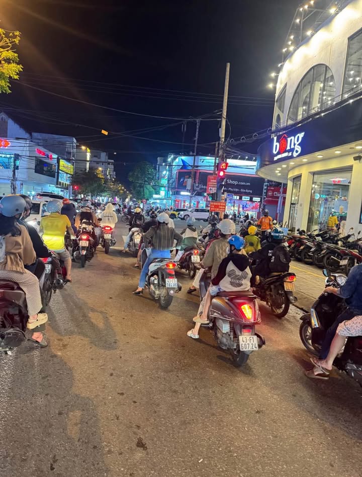 Nhà 3 Tầng mặt tiền Ngô Thì Nhậm, 97m² giá 12 tỷ - Dòng tiền ổn định 30 triệu/tháng!