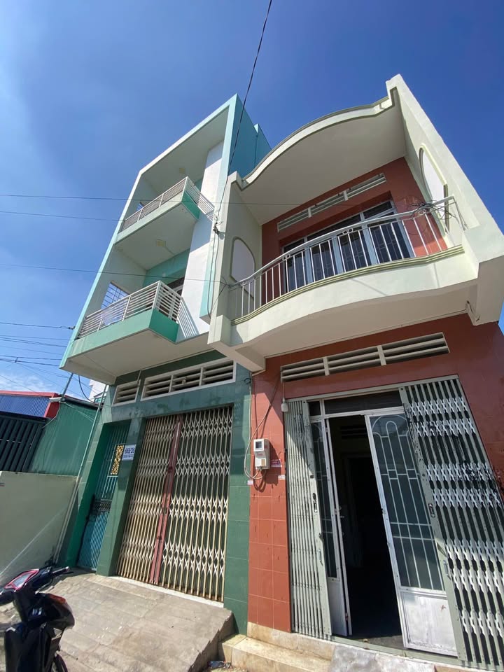 Nhà liền kề cho thuê tại Long Xuyên - 4 phòng ngủ chỉ 12 triệu/tháng!