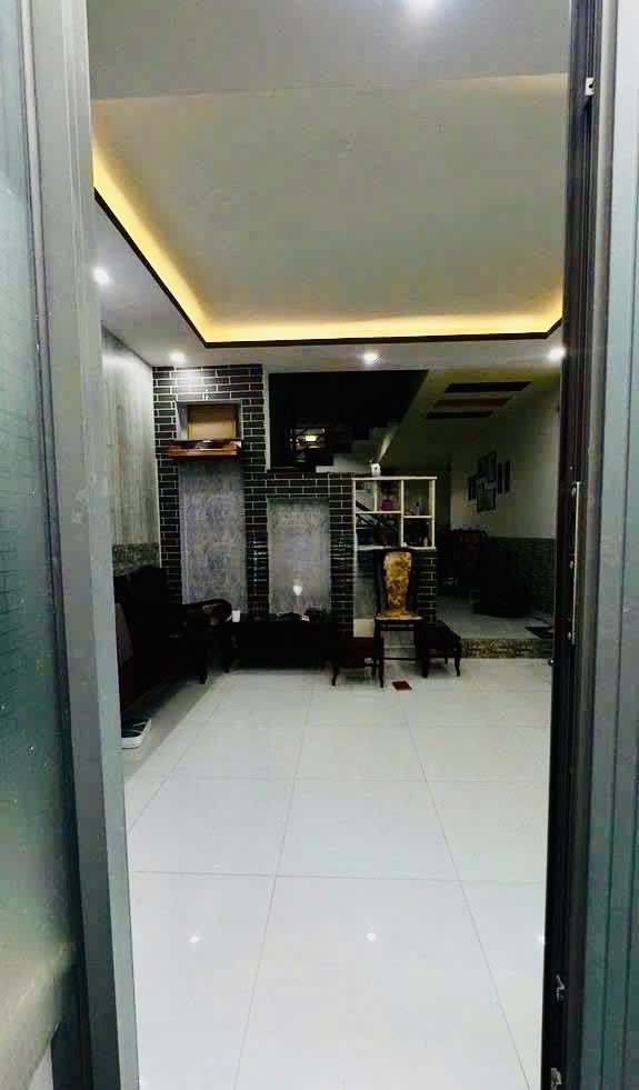 Nhà cho thuê quận 10, 60m² giá 18 triệu - Hẻm xe hơi, thoáng mát!