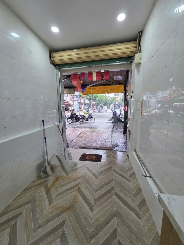 Cho thuê Front House Lãnh Binh Thăng 12m² giá 10 triệu - Kinh doanh sầm uất!