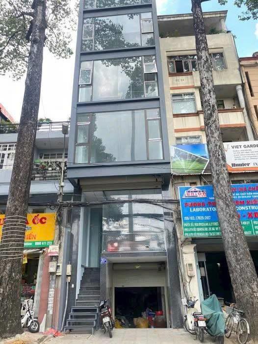 Cho thuê nhà cao tầng Đào Duy Từ, Quận 10, 6 tầng, giá 150 triệu/tháng - Phù hợp nhiều ngành nghề!