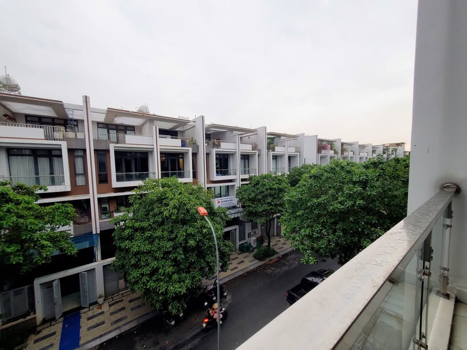 Cho thuê văn phòng nguyên tầng tại KĐT Vạn Phúc, Thủ Đức - Giá chỉ 13 triệu/tháng!