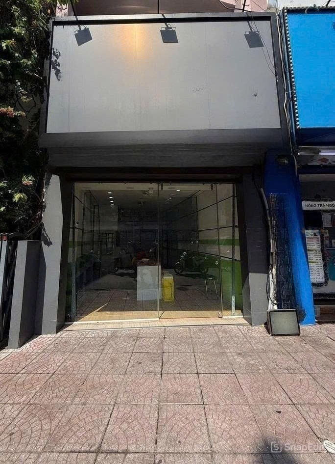 Nhà mặt tiền đường Huỳnh Văn Bánh, Phú Nhuận 72m² giá 30 triệu/tháng - Vị trí đắc địa kinh doanh!